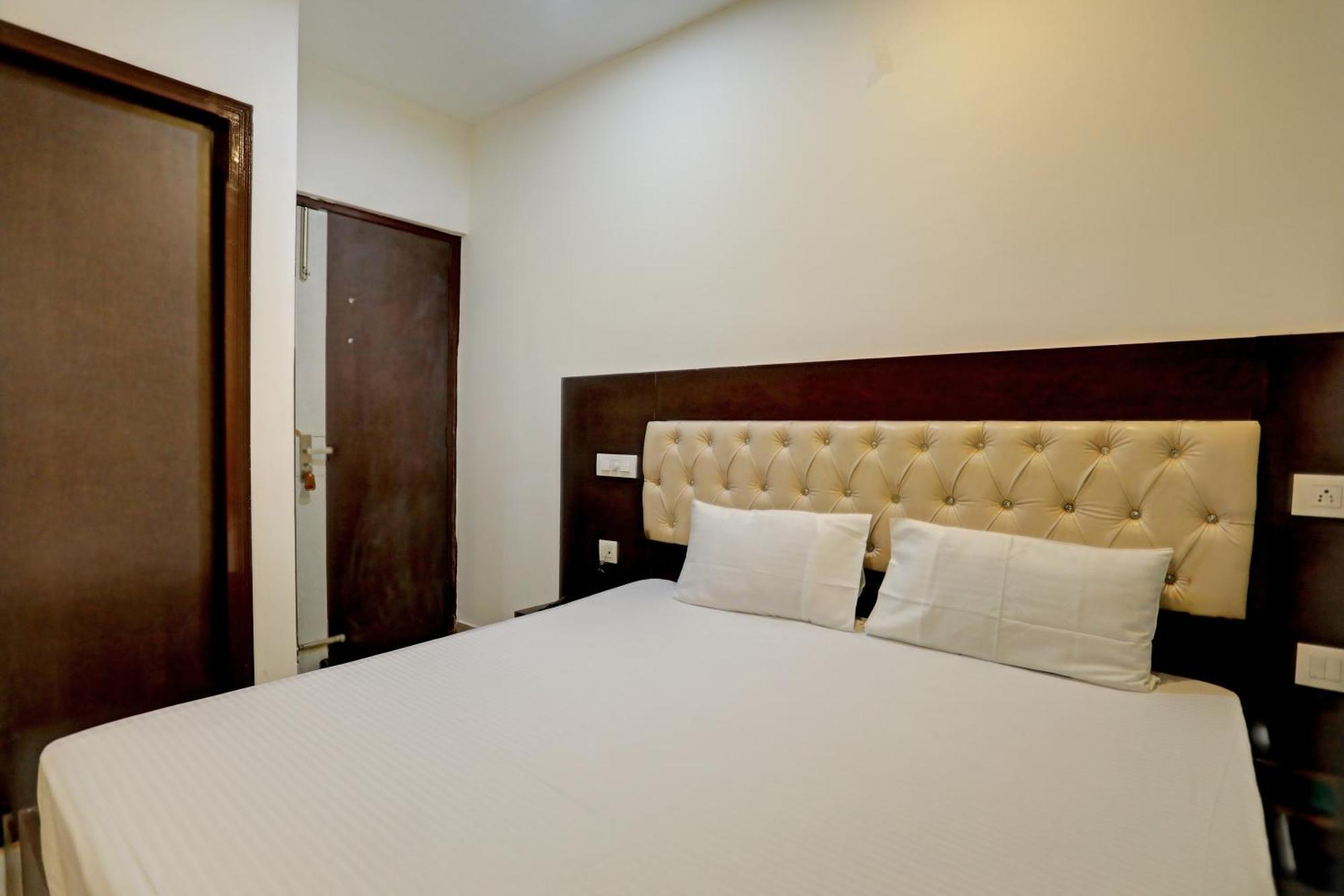 Oyo Hotel The Red Hut Chandīgarh Dış mekan fotoğraf