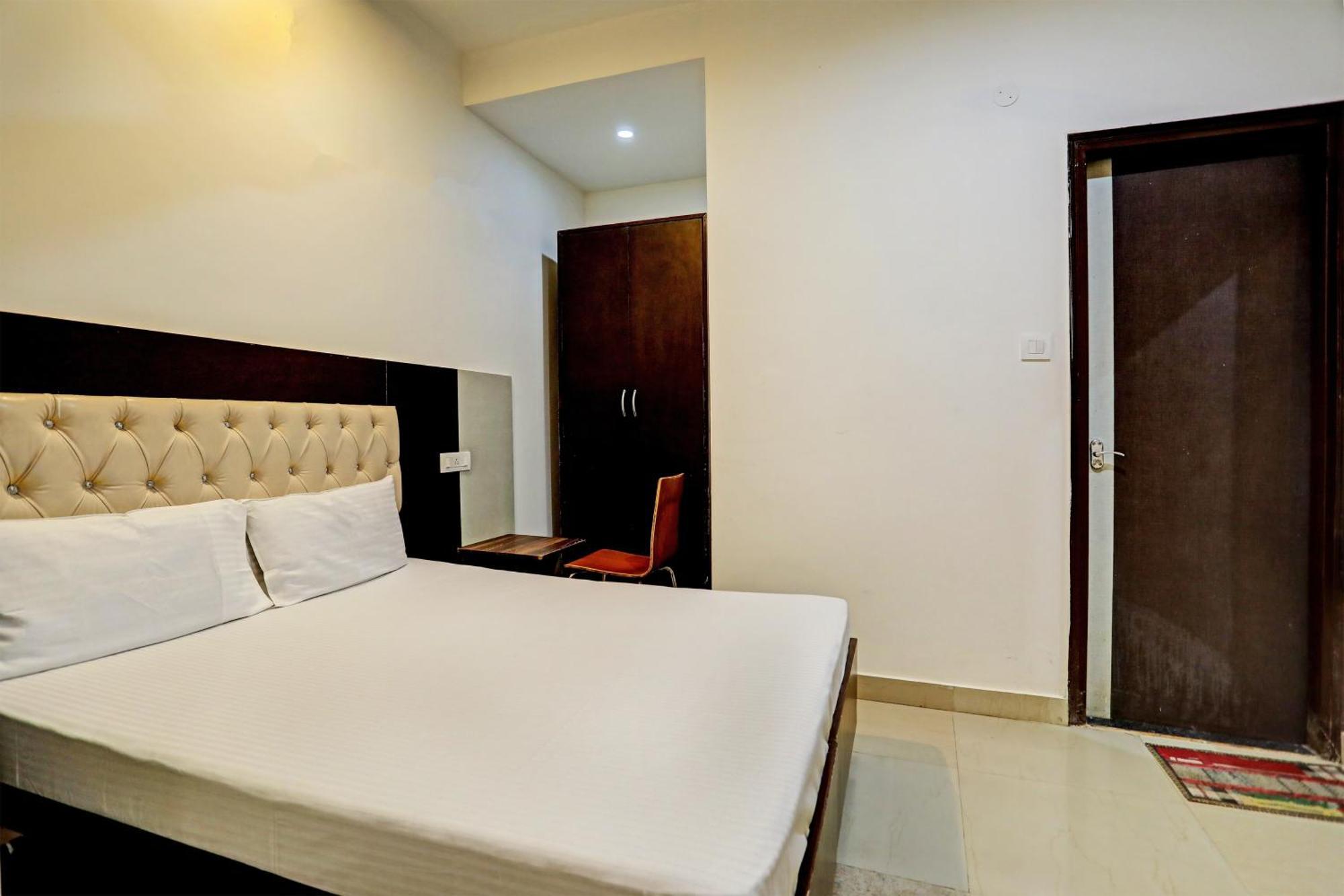 Oyo Hotel The Red Hut Chandīgarh Dış mekan fotoğraf